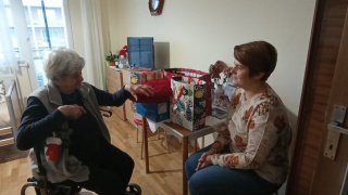 Aktuality / Vystúpenie detí spojené s odovzdávaním vianočných darčekov 2025 - foto Aktuality / Vystúpenie detí spojené s odovzdávaním vianočných darčekov 2025 - foto